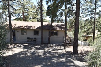 Building Photo - 6011 W Oak Ridge