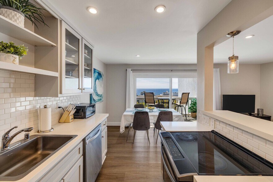 Building Photo - 650 The Village