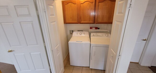 Building Photo - Beautiful Condo in Gated Community with Po...