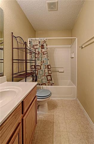 Building Photo - 909 Simi Dr