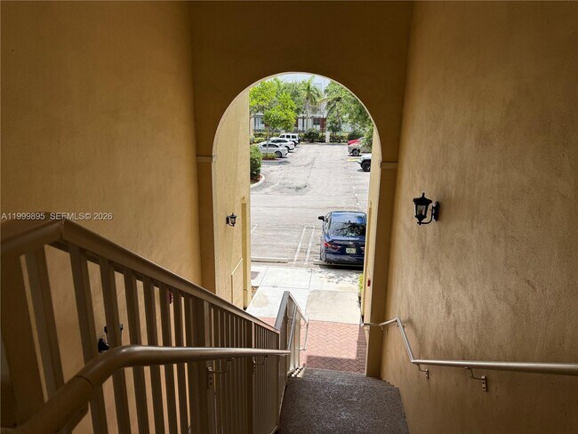 Building Photo - 8800 NW 107 Ct