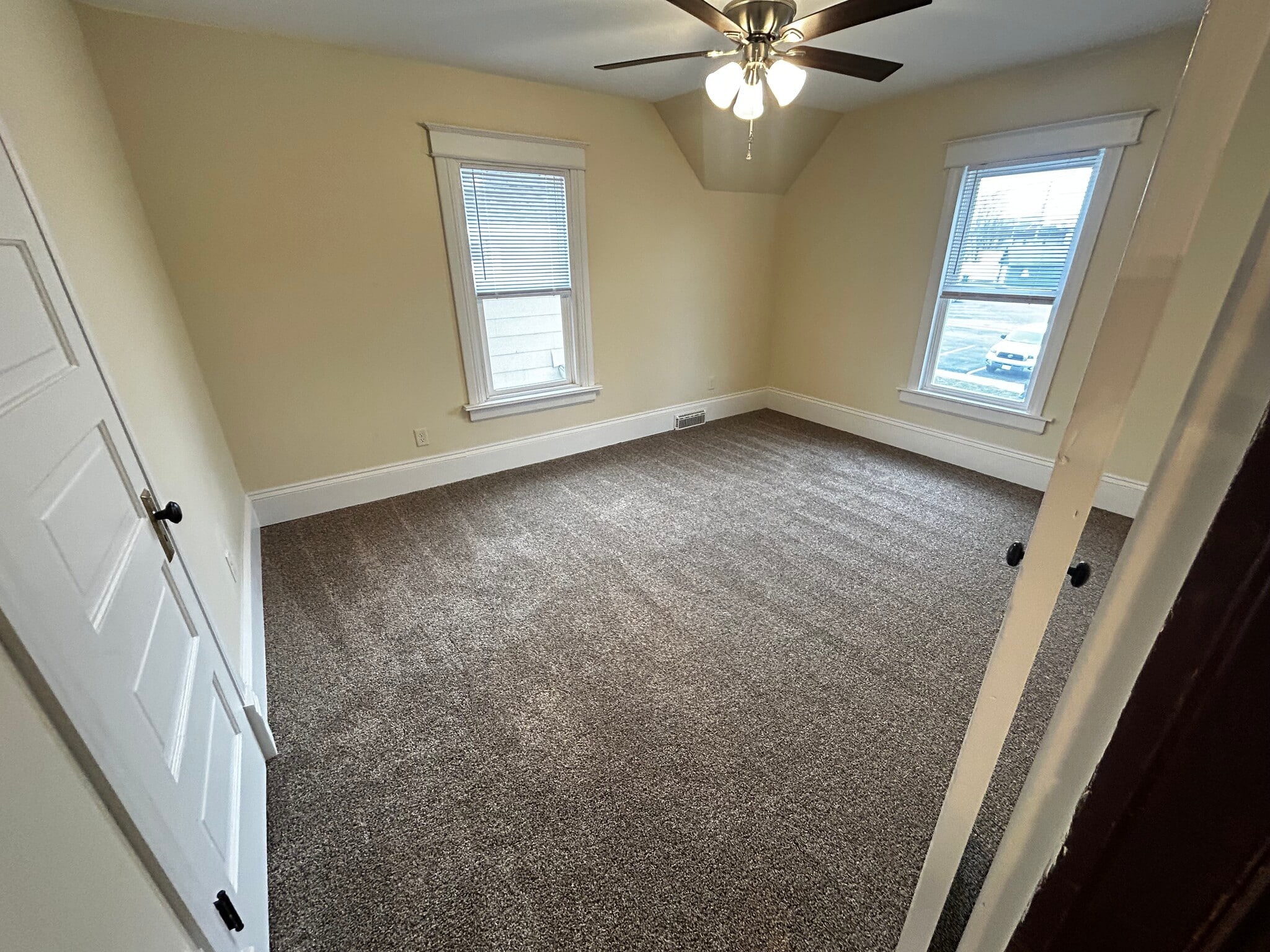 Building Photo - 328 14th St SE