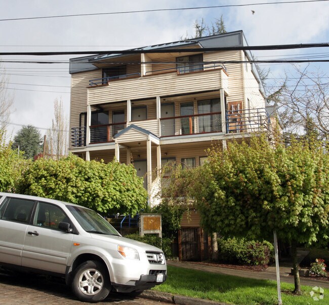 Building Photo - 2312 E Denny Way