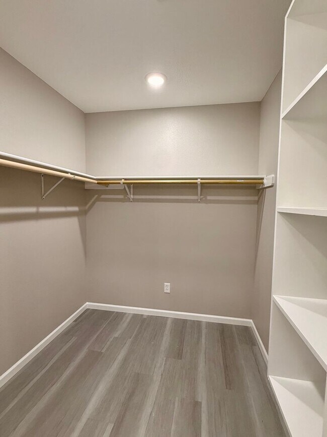 Building Photo - 1291-MF3-E