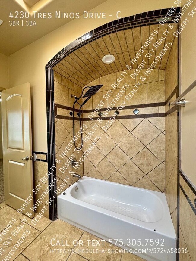 Building Photo - 4230 Tres Ninos Dr