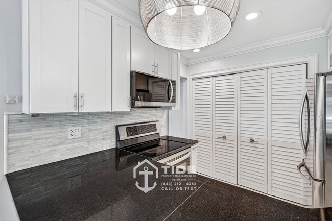 Building Photo - Quiet Coastal Living