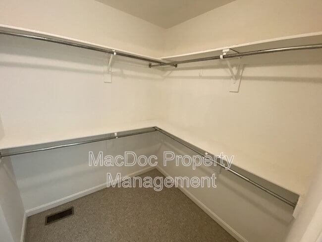 Building Photo - 106 Batley Ct