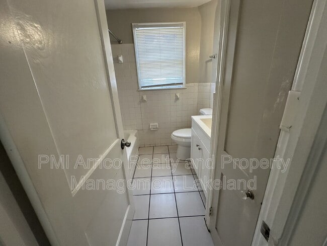 Building Photo - 722 W Central Ave