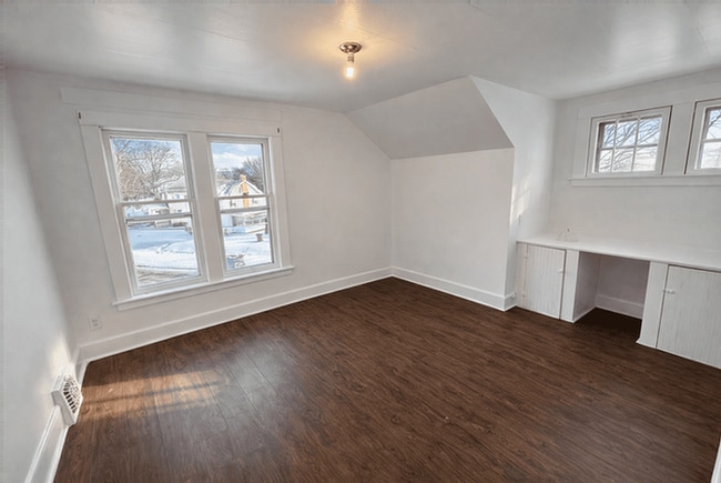 Building Photo - 1106 Burr St