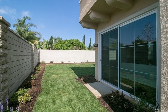 Building Photo - Modern Two-Story Home with Private Backyar...
