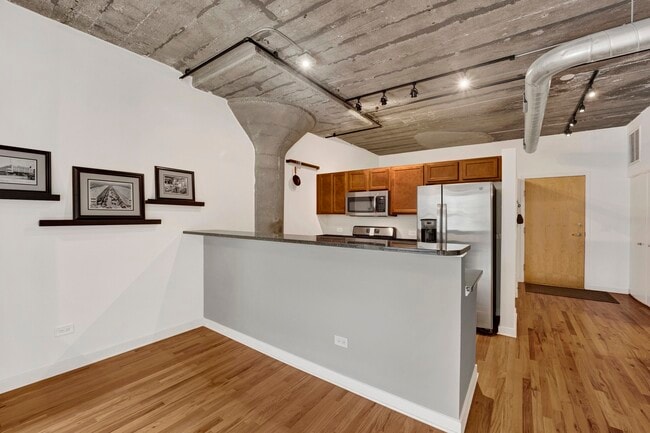 Building Photo - 1151 W 14th Pl