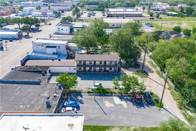 Building Photo - 130 N Texas Ave