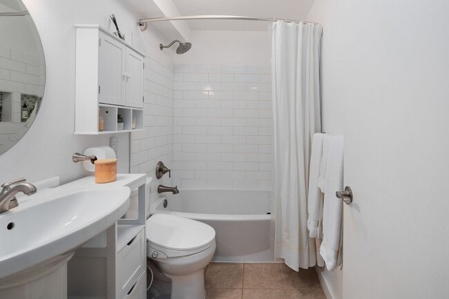 Building Photo - Mercer Island Condo