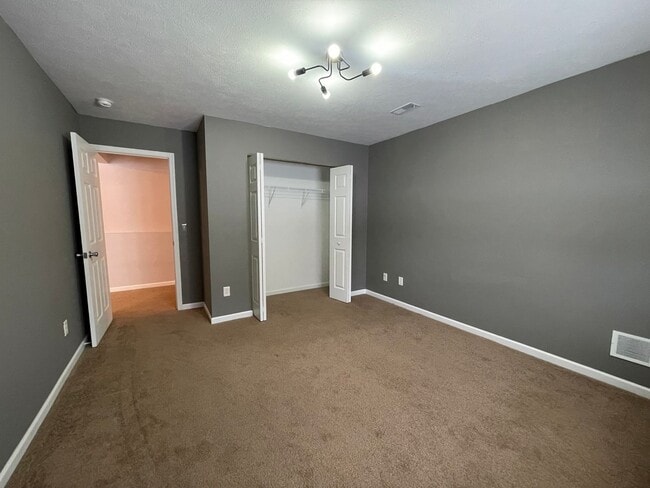 Building Photo - Three Bedroom Home in Kalamazoo