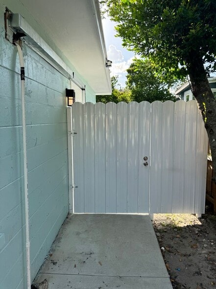 Building Photo - 3012 Ybor St