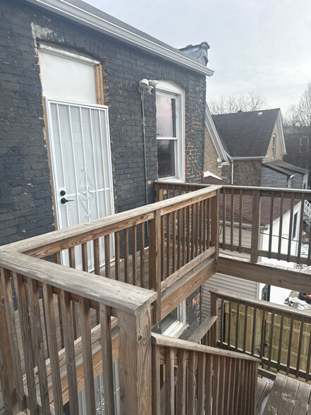 Building Photo - 6716 S Indiana Ave