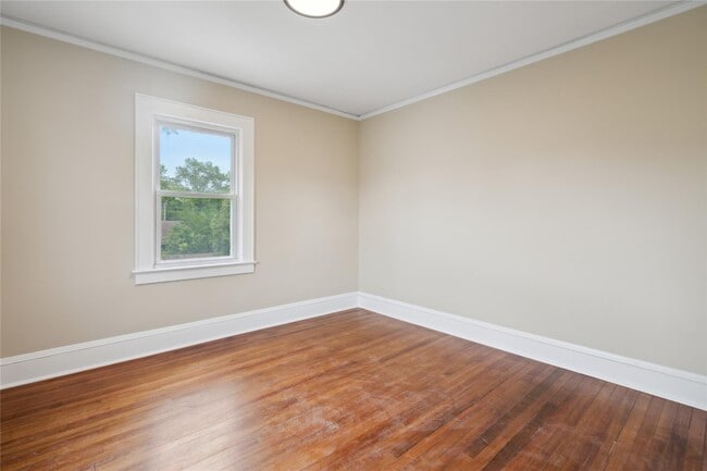 Building Photo - 1030 Glen Cove Ave