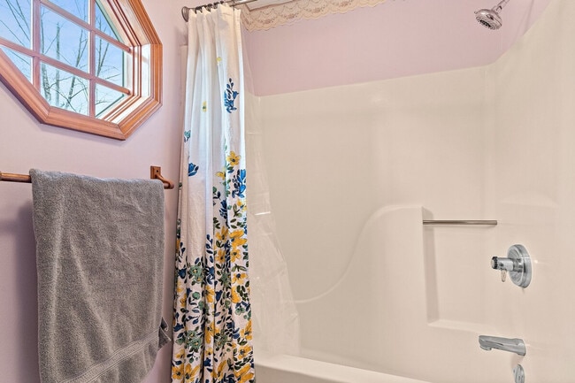 Building Photo - 2422 Cedar Crest Dr