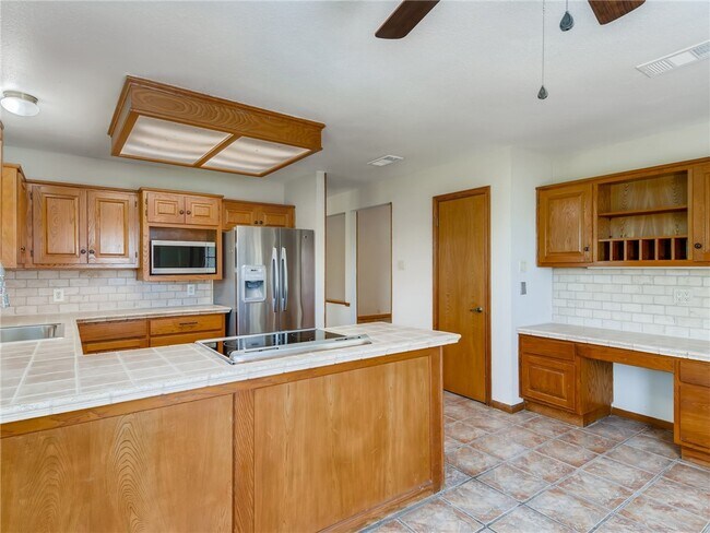 Building Photo - 10511 Hibbs Ln