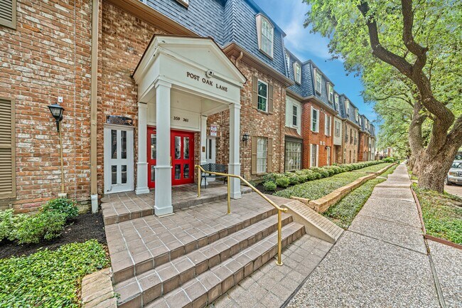 Building Photo - 359 N Post Oak Ln
