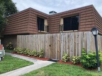 Building Photo - 2117 Patty Cir NE