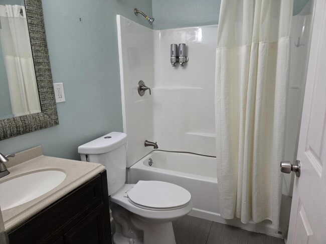 Building Photo - 460 Paxton Pl