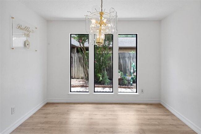 Building Photo - 8033 Oakwood Forest Dr