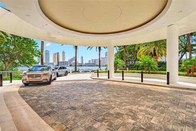 Building Photo - 2800 Island Blvd