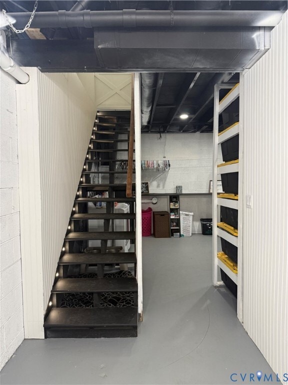 Building Photo - 8 English Oak Cir