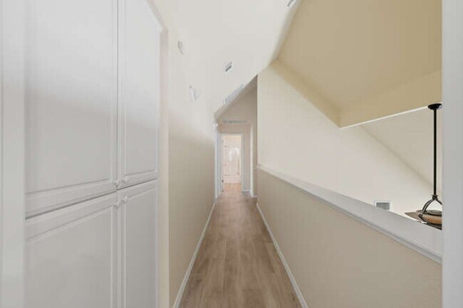 Building Photo - Spacious 5-Bedroom Home with Pool in NE Fr...