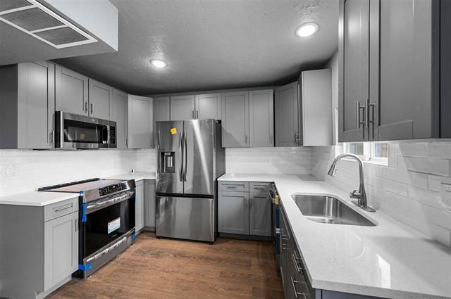 Building Photo - 10430 Las Brisas Dr