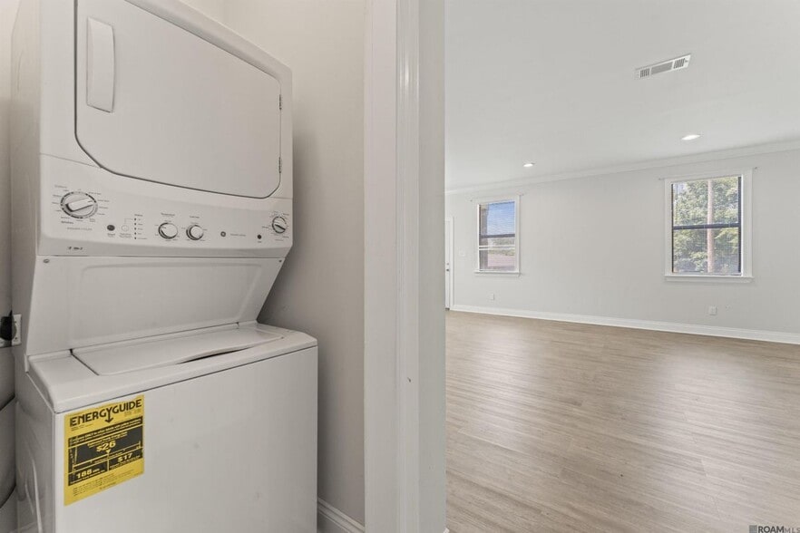 Building Photo - 1917 Minnesota St