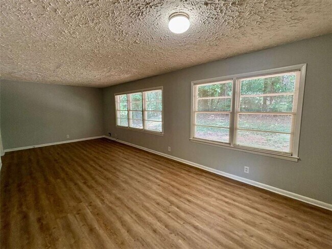 Building Photo - 2612 Dawn Dr