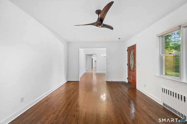 Building Photo - 18 Windy Knolls