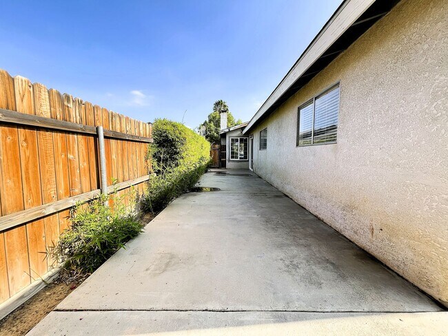 Building Photo - Turnkey 3-Bedroom Home with Modern Upgrade...