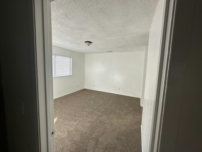 Building Photo - 1711 E Paradise Ave