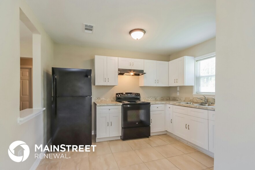 Building Photo - 8006 Lynette St