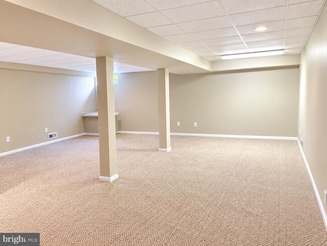 Building Photo - 40 Hearthstone Ln