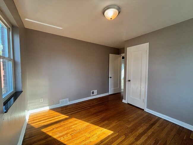Building Photo - 34 N Hampton Rd