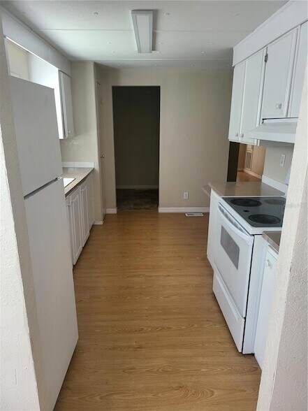 Building Photo - 1634 Dolphin Dr