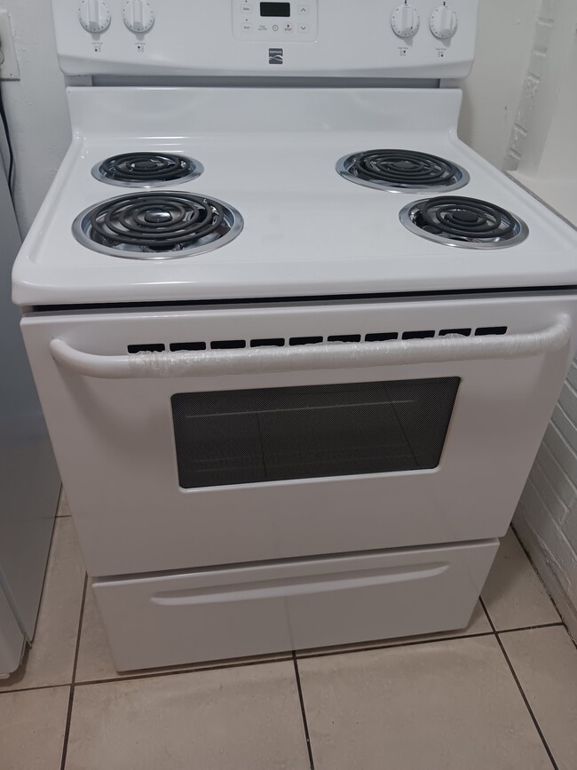 Building Photo - 5501 SW 32nd Ct