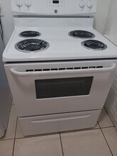 Building Photo - 5501 SW 32nd Ct