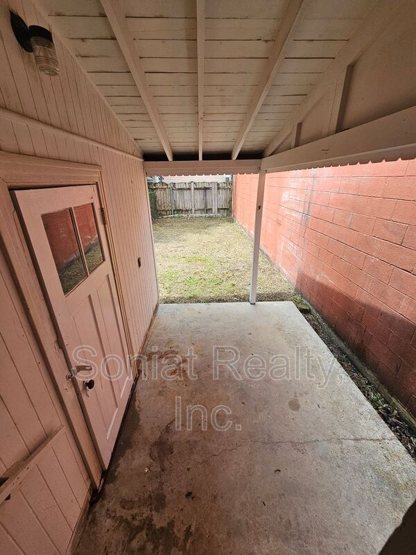 Building Photo - 215 N Pierce St