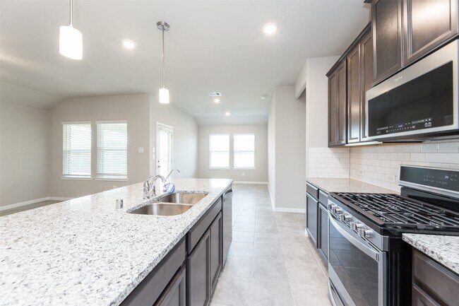 Building Photo - 2031 Stella Pne Dr