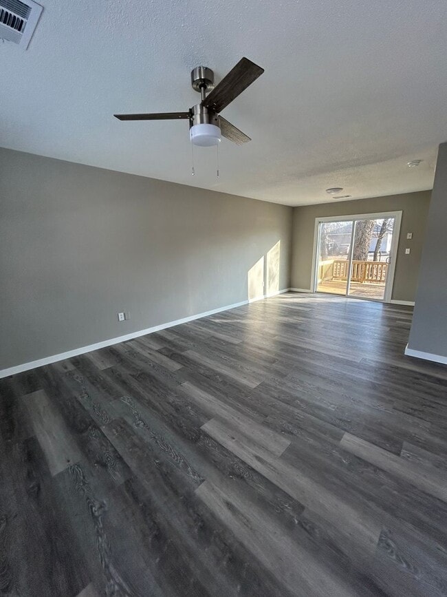 Building Photo - 1/2 OFF FIRST MONTH'S RENT!!!!!  MOVE-IN READY! Gorgeous! Newly Remodeled 3 Bedroom 2 Bathroom Home!