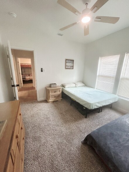 Building Photo - 3224 W Houston St