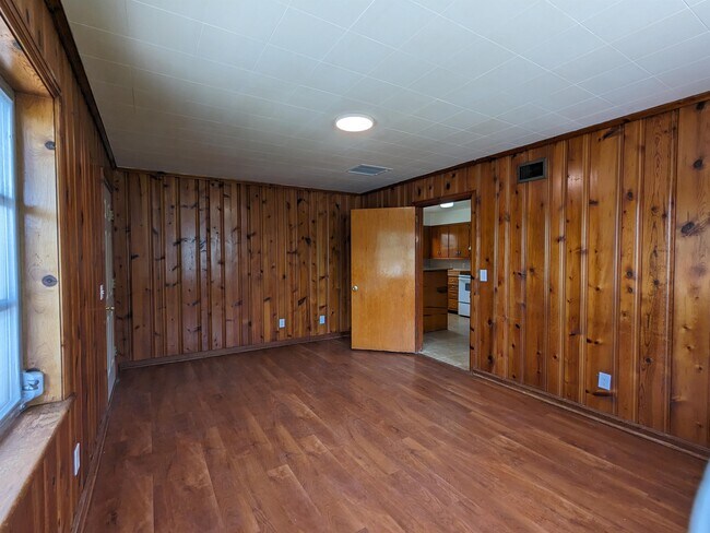 Building Photo - 165 E Toombs Ave