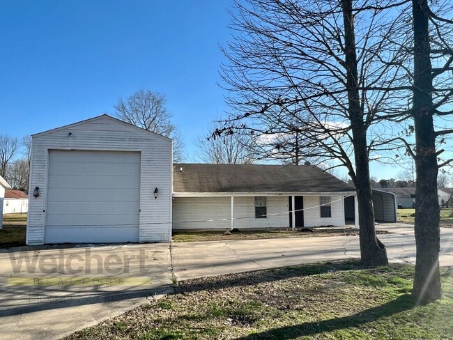 Primary Photo - 4 bedroom on a dead end