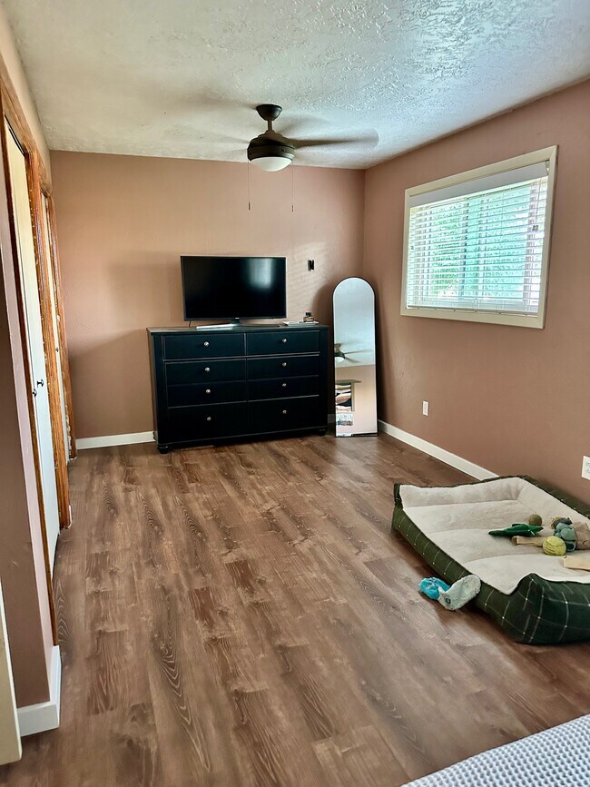 Master Bedroom - 4239 E 400 N