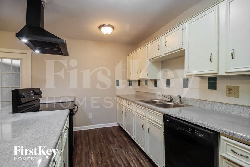 Building Photo - 14658 Meyersville Dr